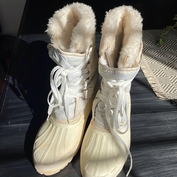 Vintage Ivory Sorel Snowboots size 7 - Picture 4 of 10